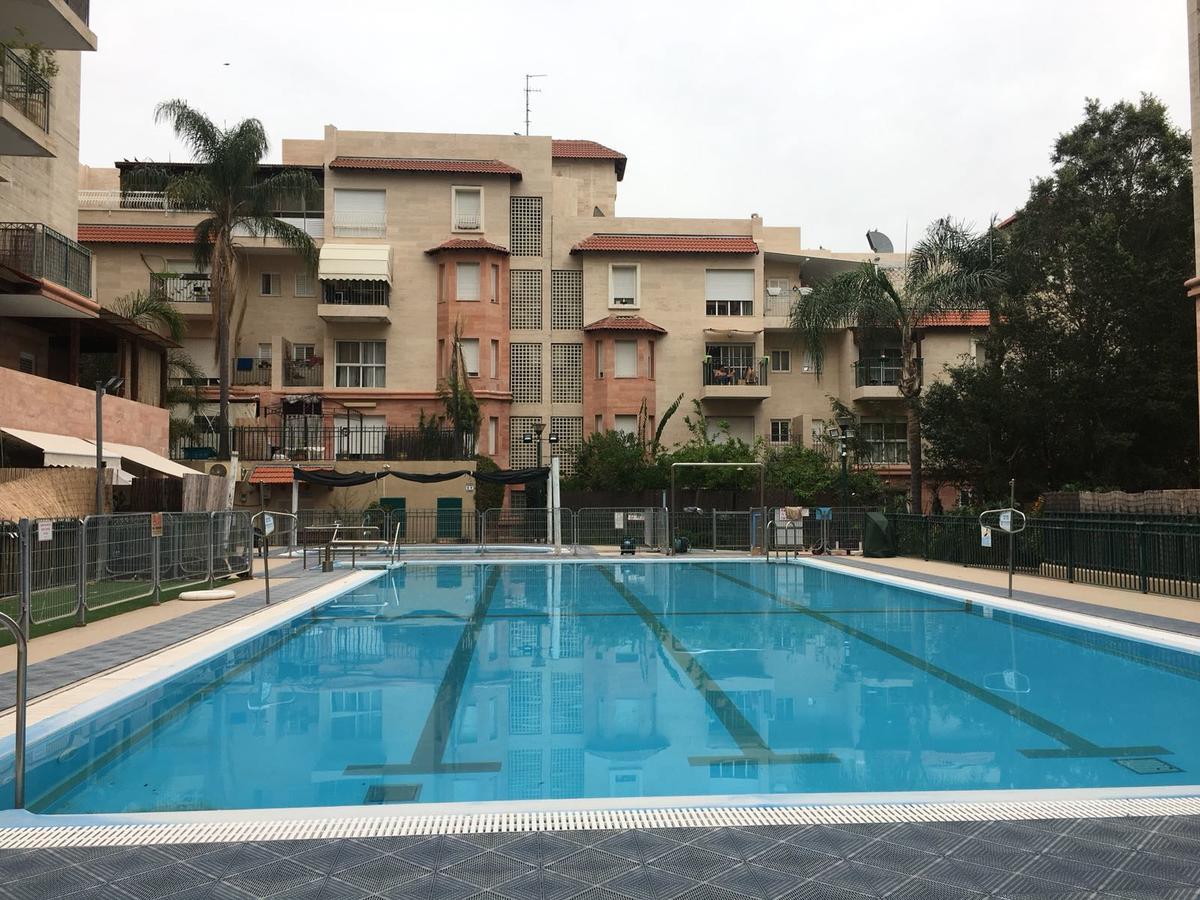 Апарт отель Pool & Garden Реховот Экстерьер фото